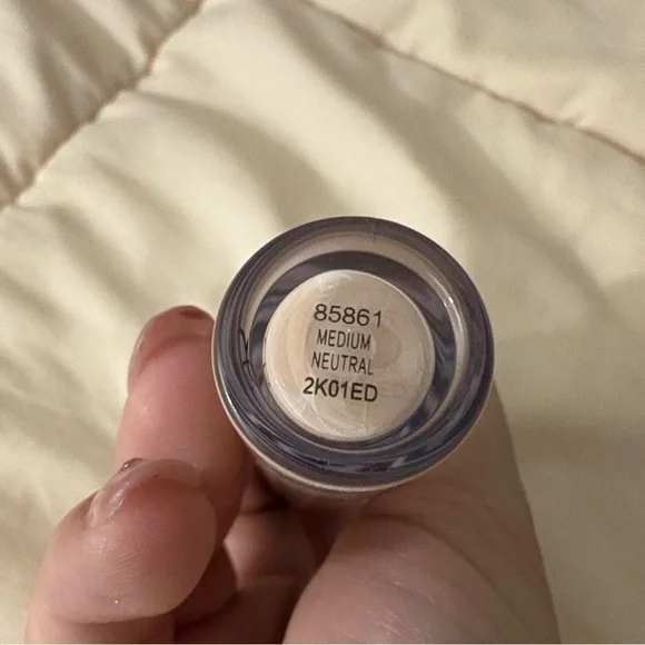 ELF 16HR Camo Concealer - Medium Neutral - Picture 2 of 3